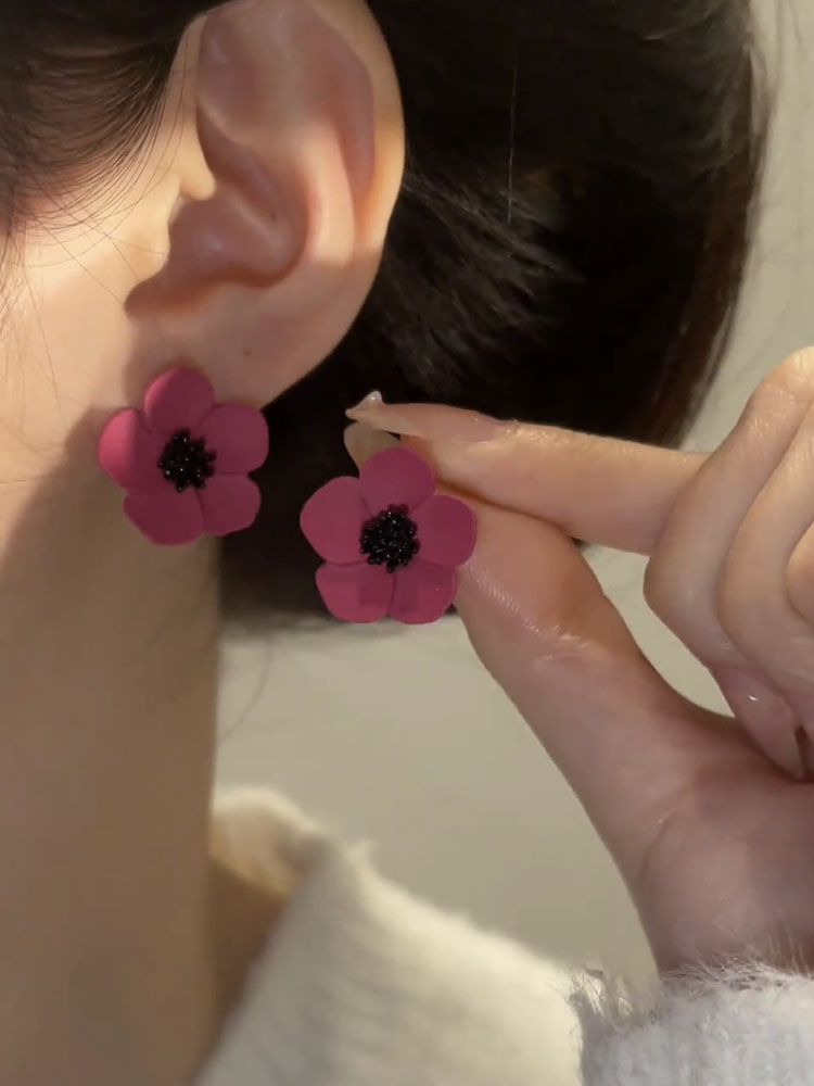 甜美粉色花朵银针耳钉女