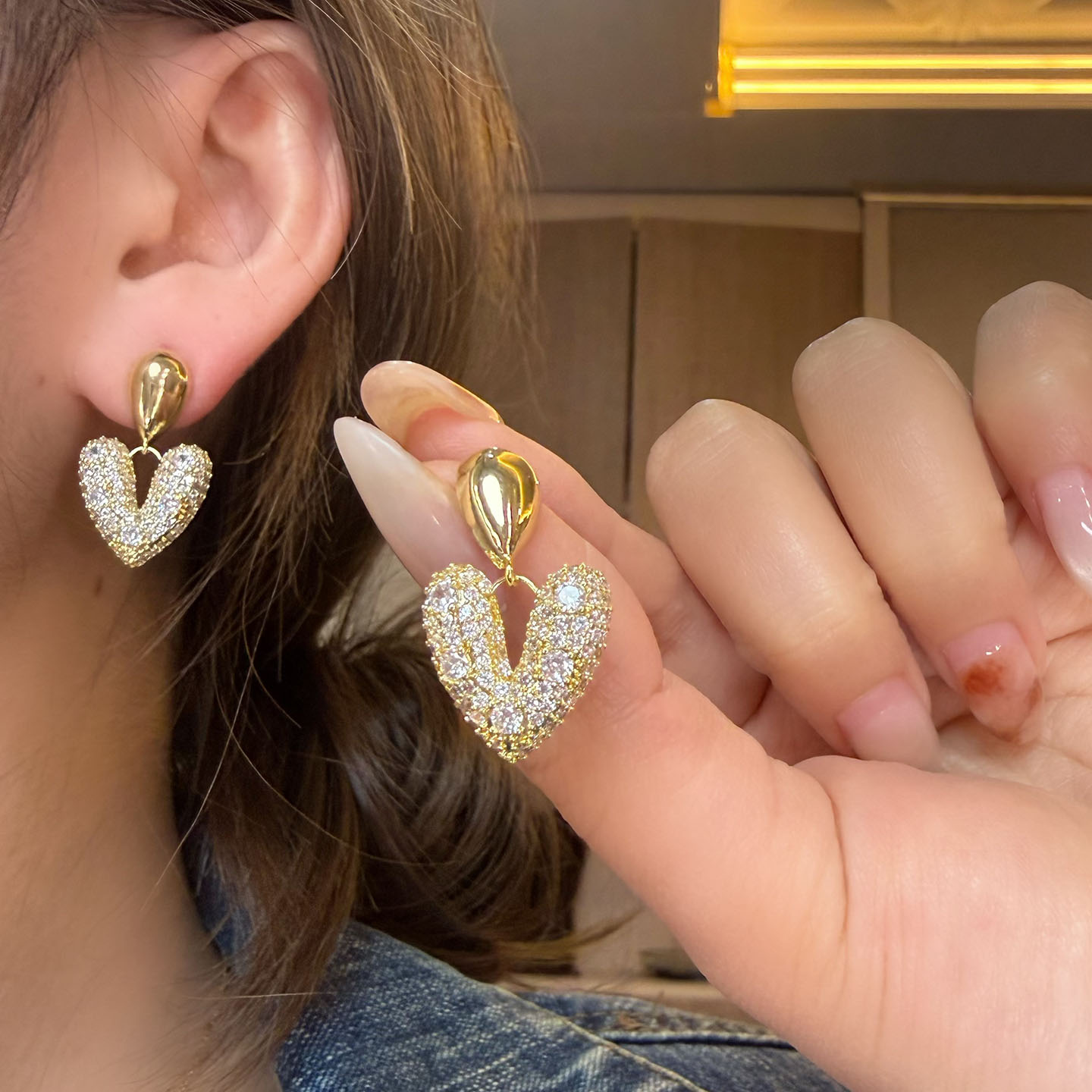 金色满钻爱心银针耳钉女