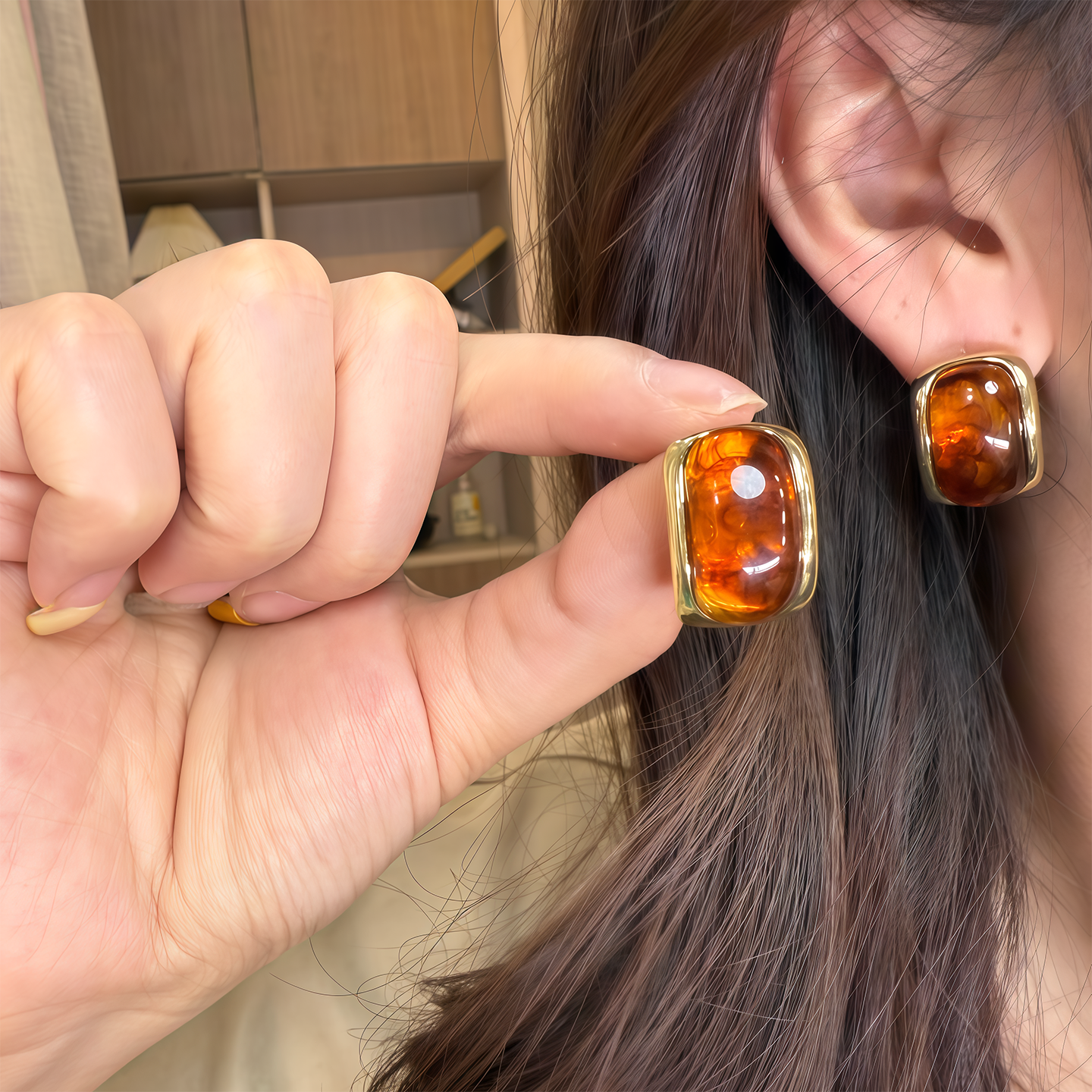 琥珀色几何方块耳钉女2025年新款潮气质港风设计感复古风耳环耳饰