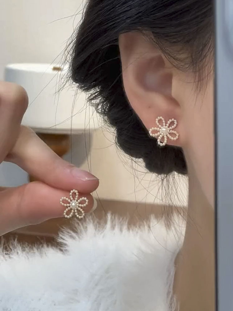 精致百搭米珠花朵银针耳钉女
