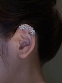 镶钻锆石花朵耳骨夹2025年新款 潮小众轻奢无耳洞耳挂超闪气质饰品