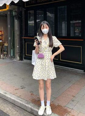 2023夏季新款韩版学生紫色碎花连衣裙V领泡泡袖气质显瘦长裙子女