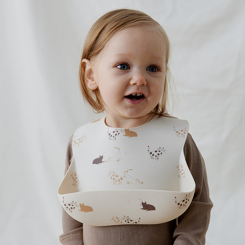 宝宝吃饭围兜防水硅胶辅食超软