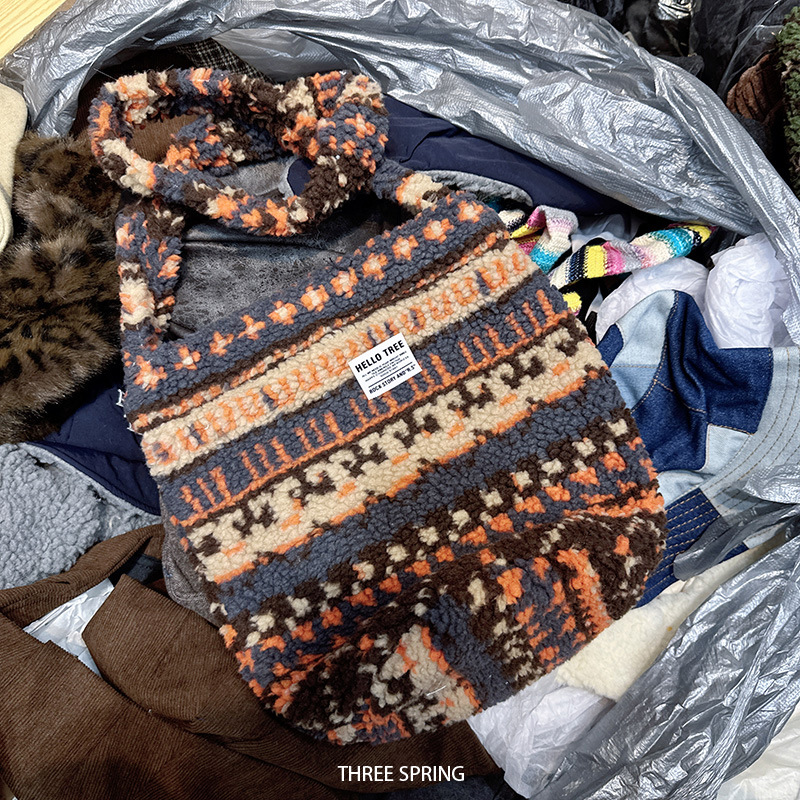 帽子女款2025年秋冬新款民族风羊羔毛斜挎包大容量慵懒通勤水桶包