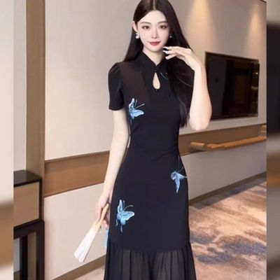 黑色蝴蝶刺绣新中式改良连衣裙