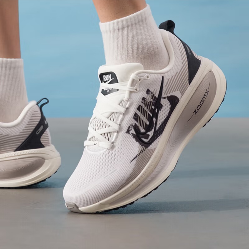 Nike Vomero 18 舒适百搭跑步鞋 男款 白色IB5726-100百亿新