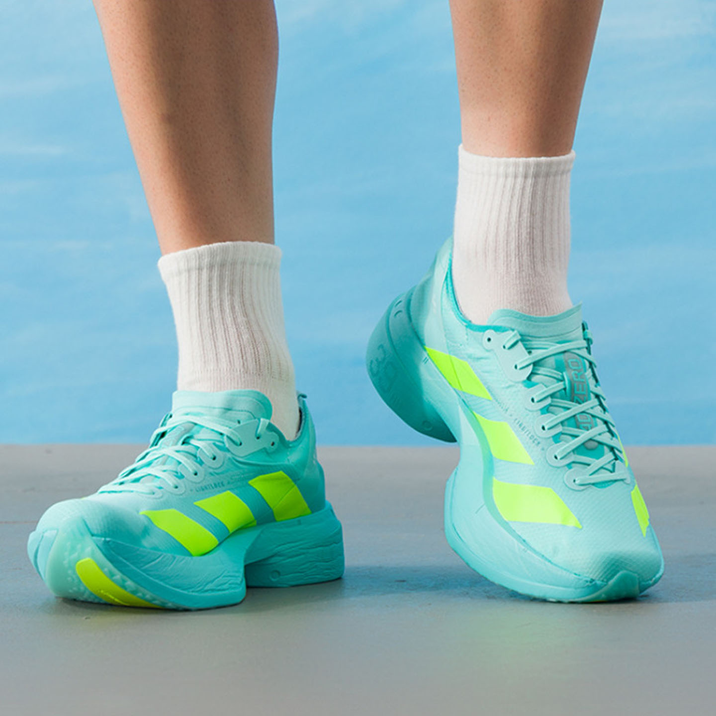 阿迪达斯男子经典百搭休闲跑步鞋