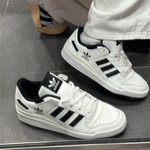 阿迪达斯防滑耐磨男女休闲鞋