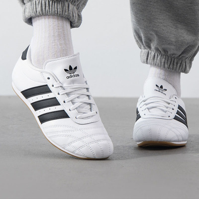 阿迪达斯女子经典百搭舒适板鞋