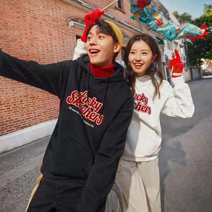 skechers斯凯奇2024春龙年限定新年系列男女同款加绒保暖连帽卫衣