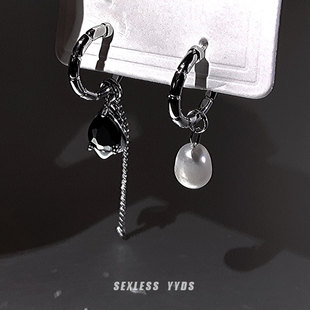 yyds甜酷辣妹风不对称珍珠耳钉女小众设计感高级耳环个性百搭耳饰