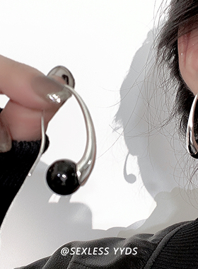 yyds冷淡风U形黑色珍珠耳环小众设计感高级耳饰ins个性简约耳钉女