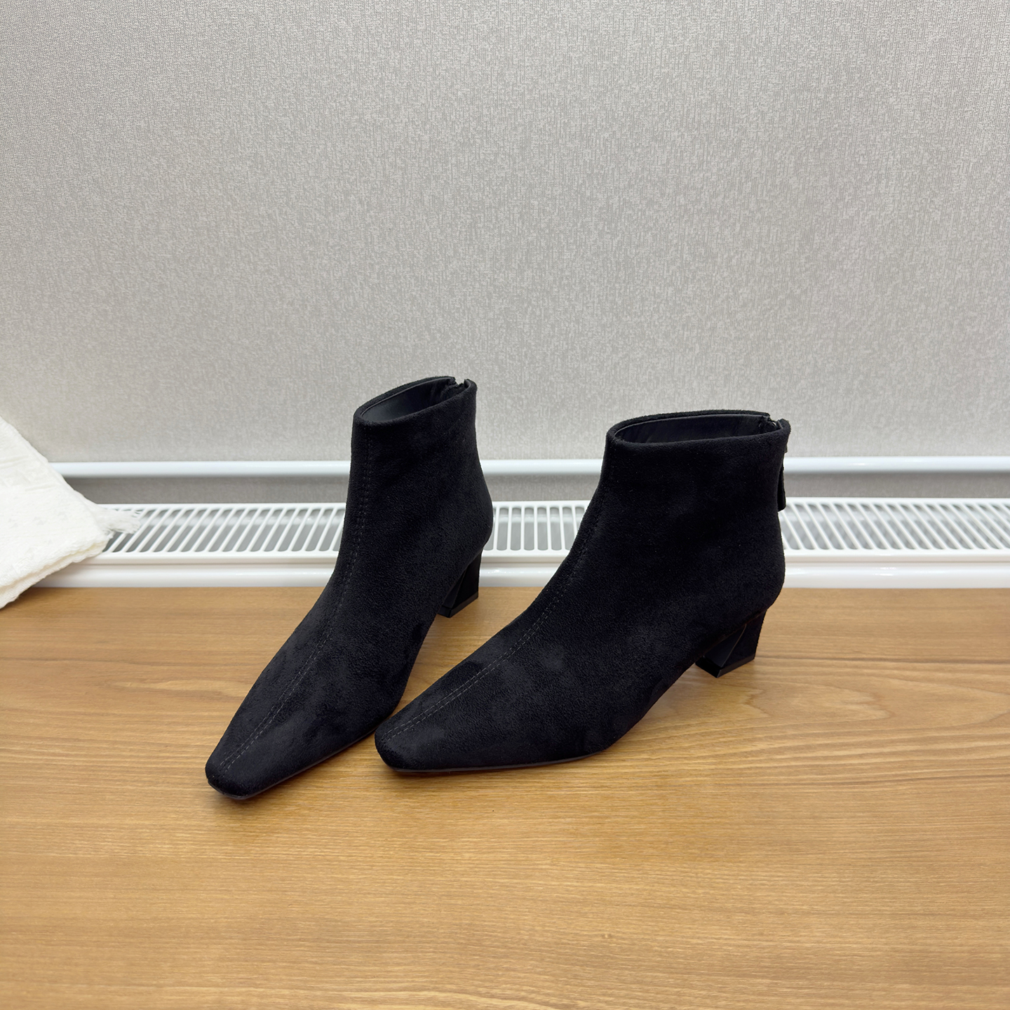 复古绒面高跟短靴女显瘦瘦及裸靴