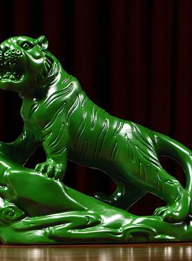 绿色实木雕刻生肖上山虎老虎摆件