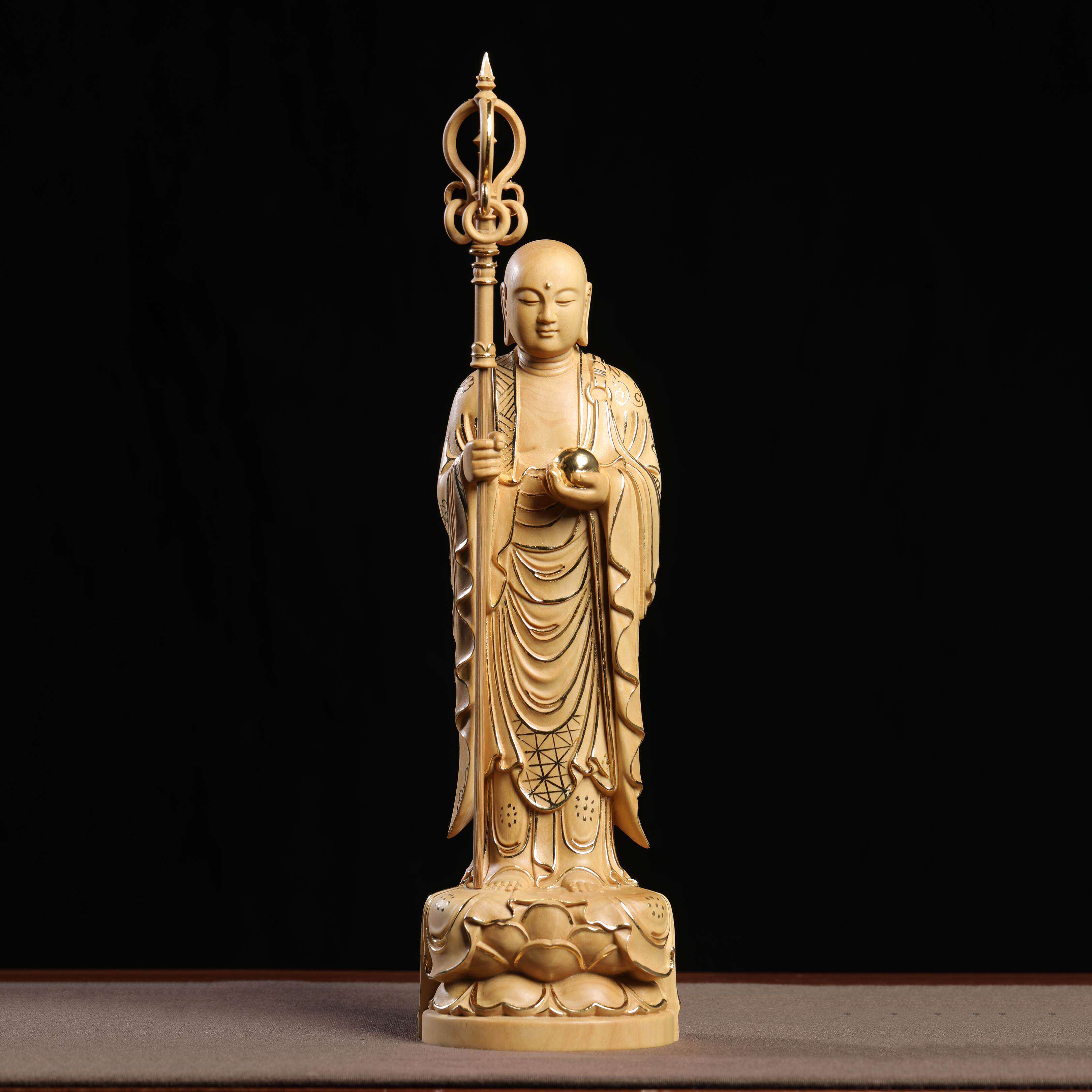 小叶黄杨木精雕刻描金地藏