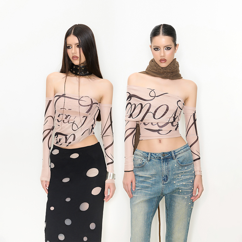 NOLA 卡其花体字母不规则切割褶皱一字肩荡领秋冬打底长袖上衣