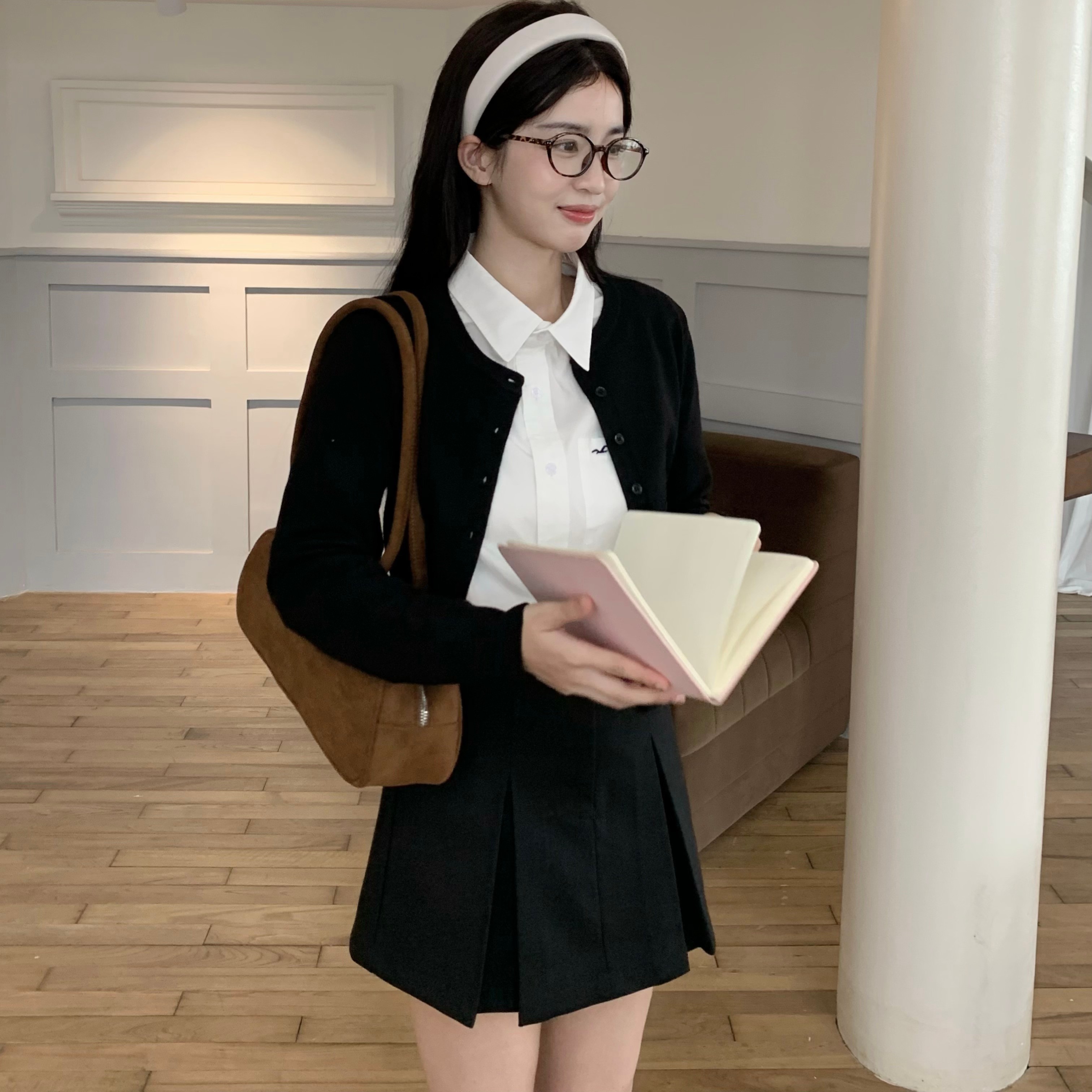 一只西由XIYO 黑色A字中腰半身裙早秋百搭学院风小个子百褶短裙女