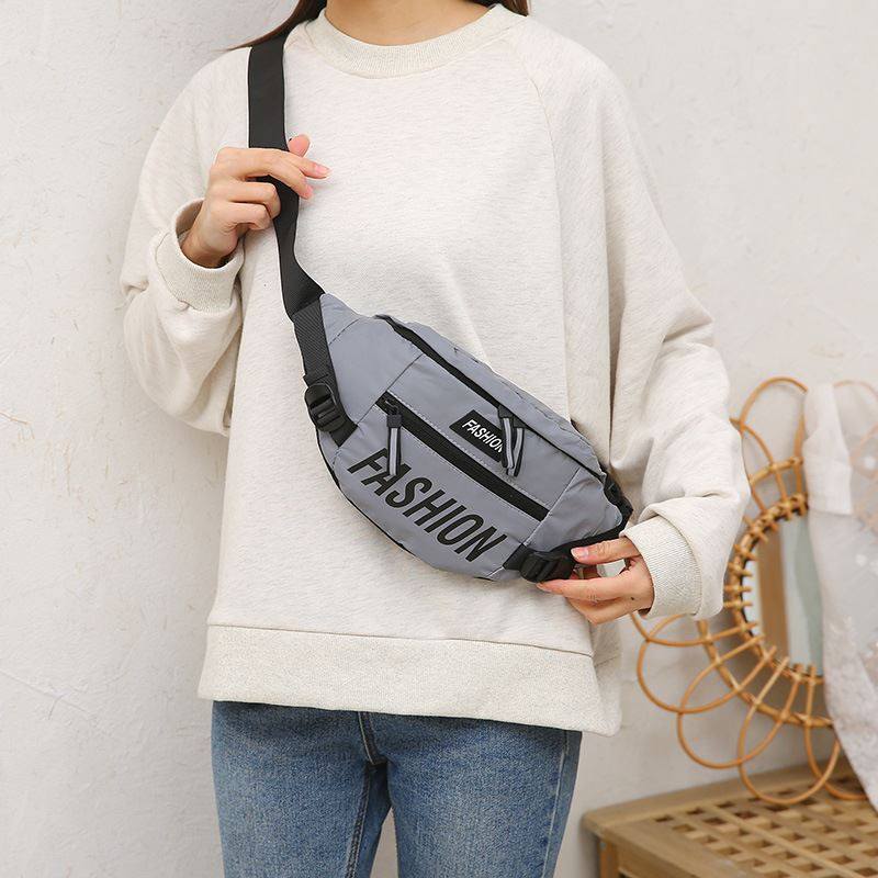 斜挎包潮牌港欧美风小背包女男士胸包反光包嘻哈个性单肩学生腰包
