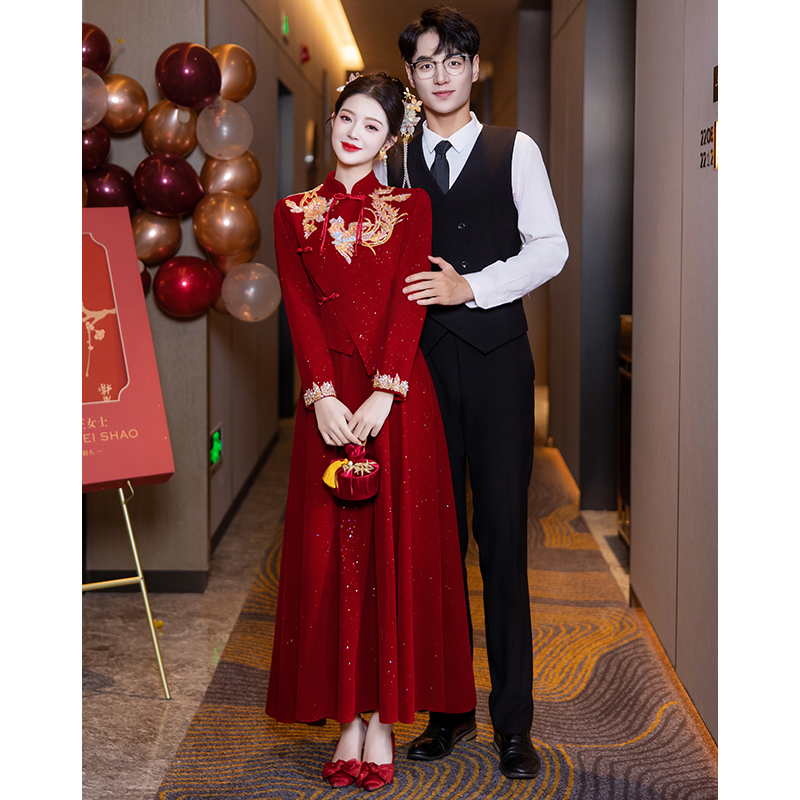 丝绒敬酒服新娘秋冬季高级感酒红色结婚礼服裙结婚当天便装长袖女