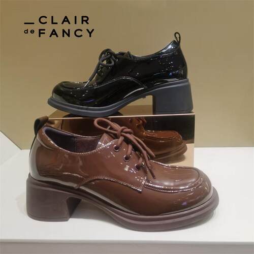 CLAIR de FANCY新款亮面圆头系带粗跟时尚深口单鞋1558946