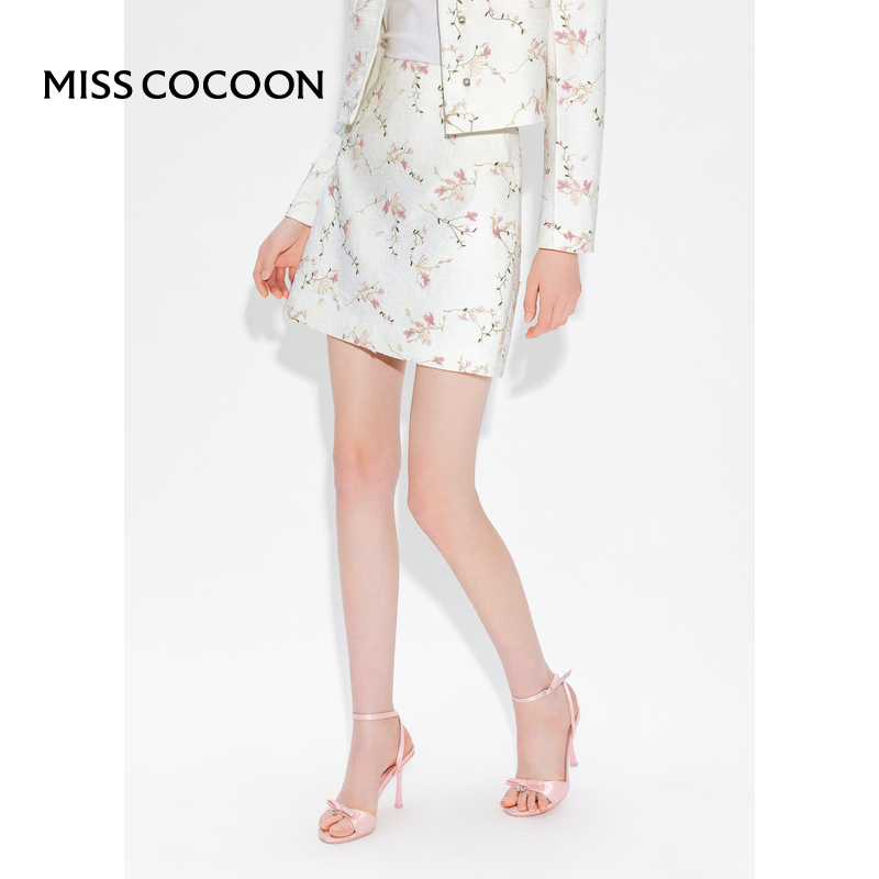 可可尼cocoon浪漫度假立体绣花肌理感半身裙秋款