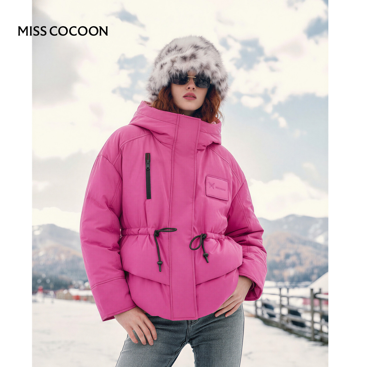 可可尼cocoon短款绣花羽绒服