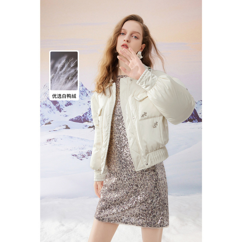 重工华丽宫廷感手工钉钻羽绒服