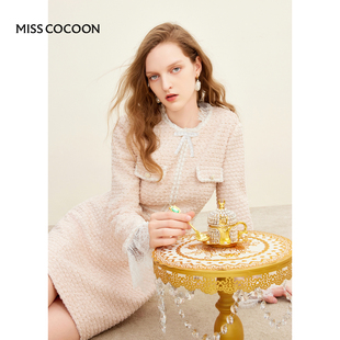 MISSCOCOON圆领长款裙子珍珠织带蕾丝花边香风连衣裙秋冬