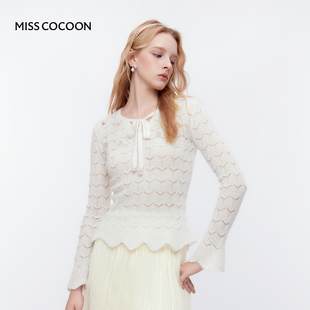 25秋新款 MISSCOCOON镂空钩织羊毛针织衫 系带领欧根纱小花打底衫