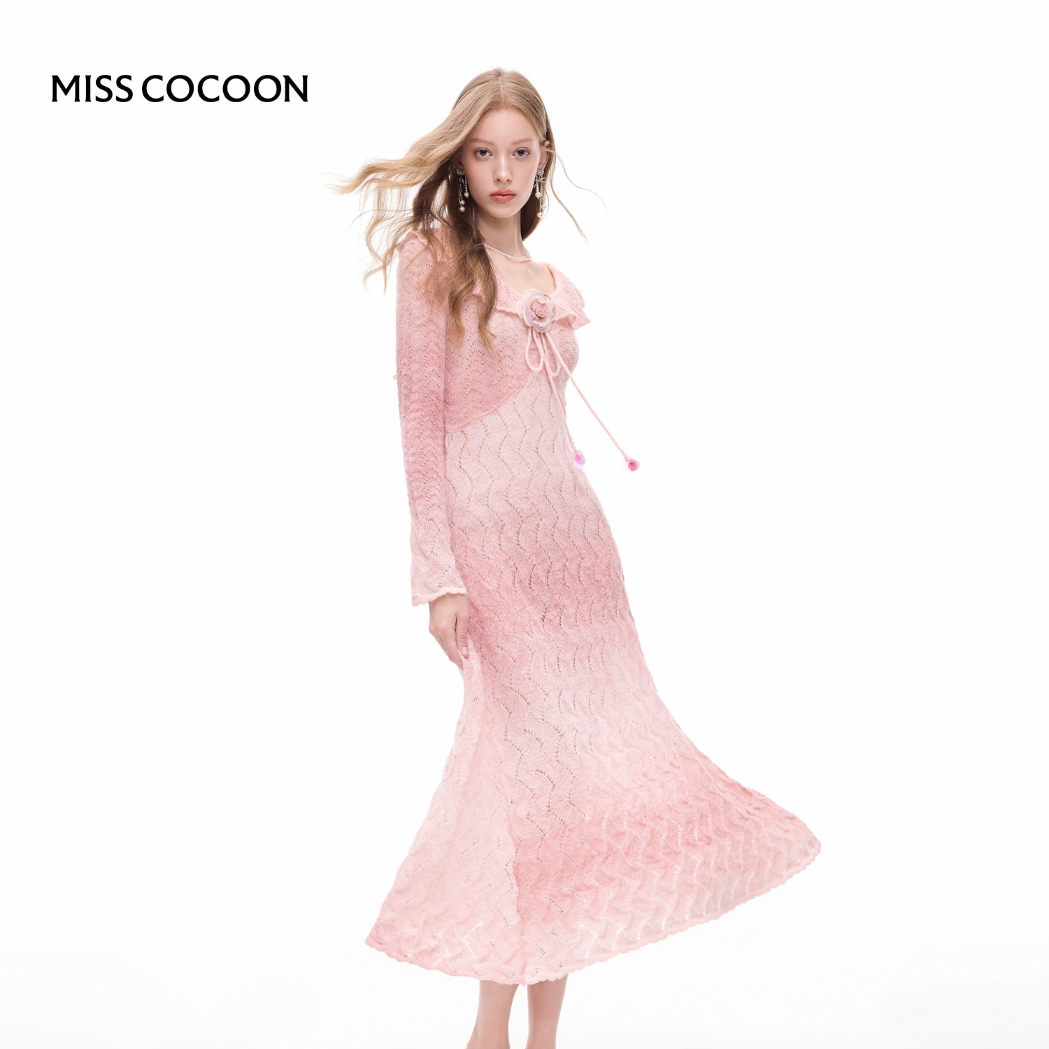 MISSCOCOON渐变色镂空荷叶边羊毛针织连衣裙微喇长裙送内衬春新款