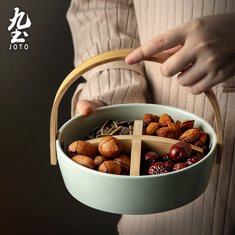 九土陶瓷干果拼盘客厅家用零食坚果盘分格盘日式创意竹木提手果盘
