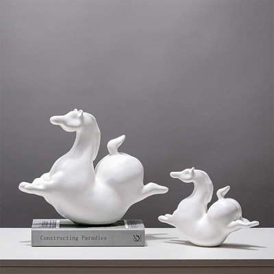 现代北欧腾云马摆件样板间客厅茶几电视柜书房书架动物家居装饰品