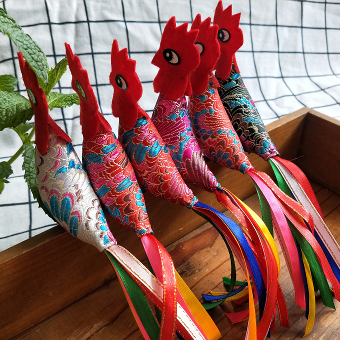 打春鸡传统迎春鸡宝宝孩子戴的可爱立春大公鸡纯手工布艺缝制挂件