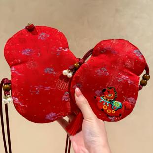 新年儿童压岁包宋锦刺绣葫芦包便携式斜跨挂脖可背马年红包袋布艺