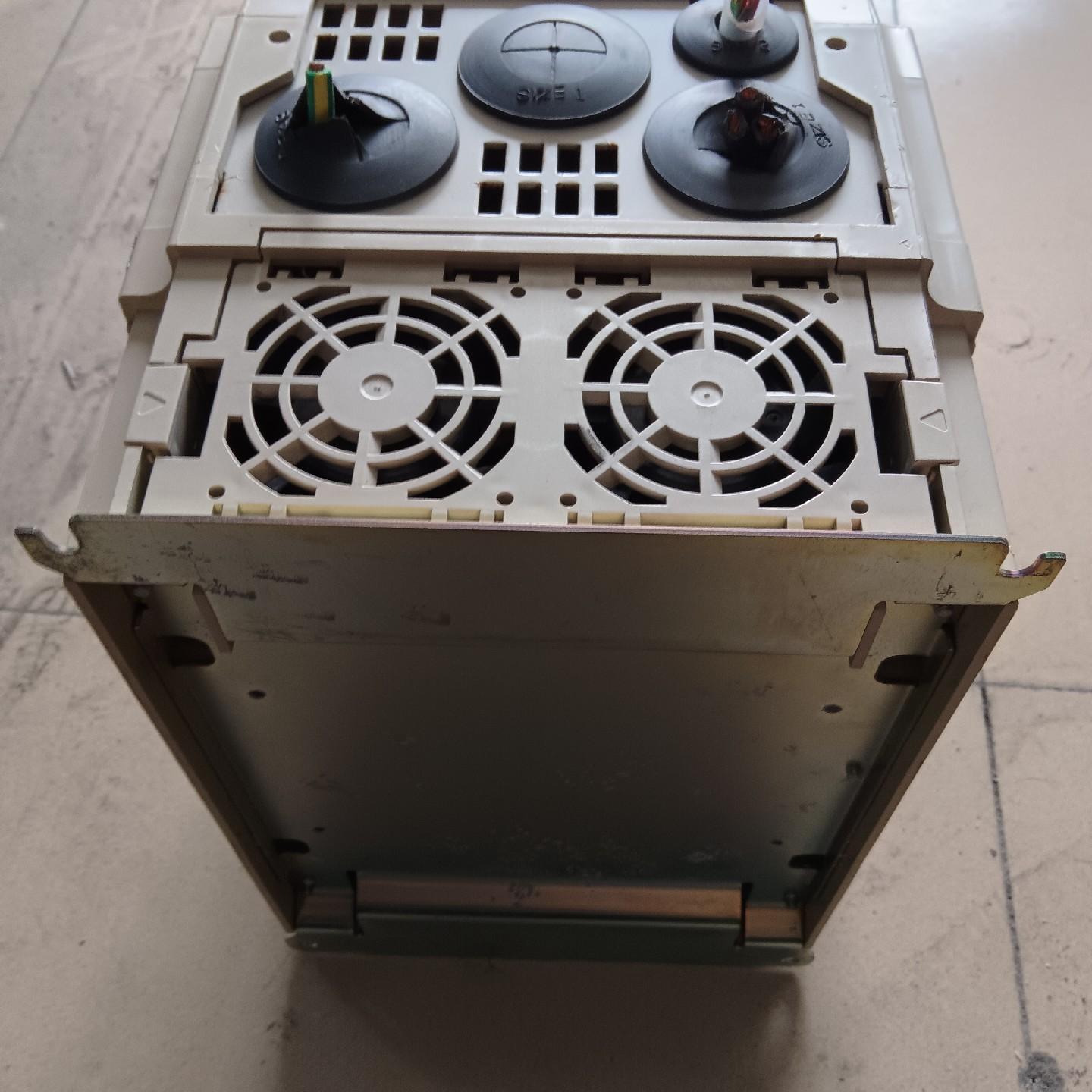 CIMR-V7AA25P5 安川变频器 5.5kw 220v 工控调速装置议价维修