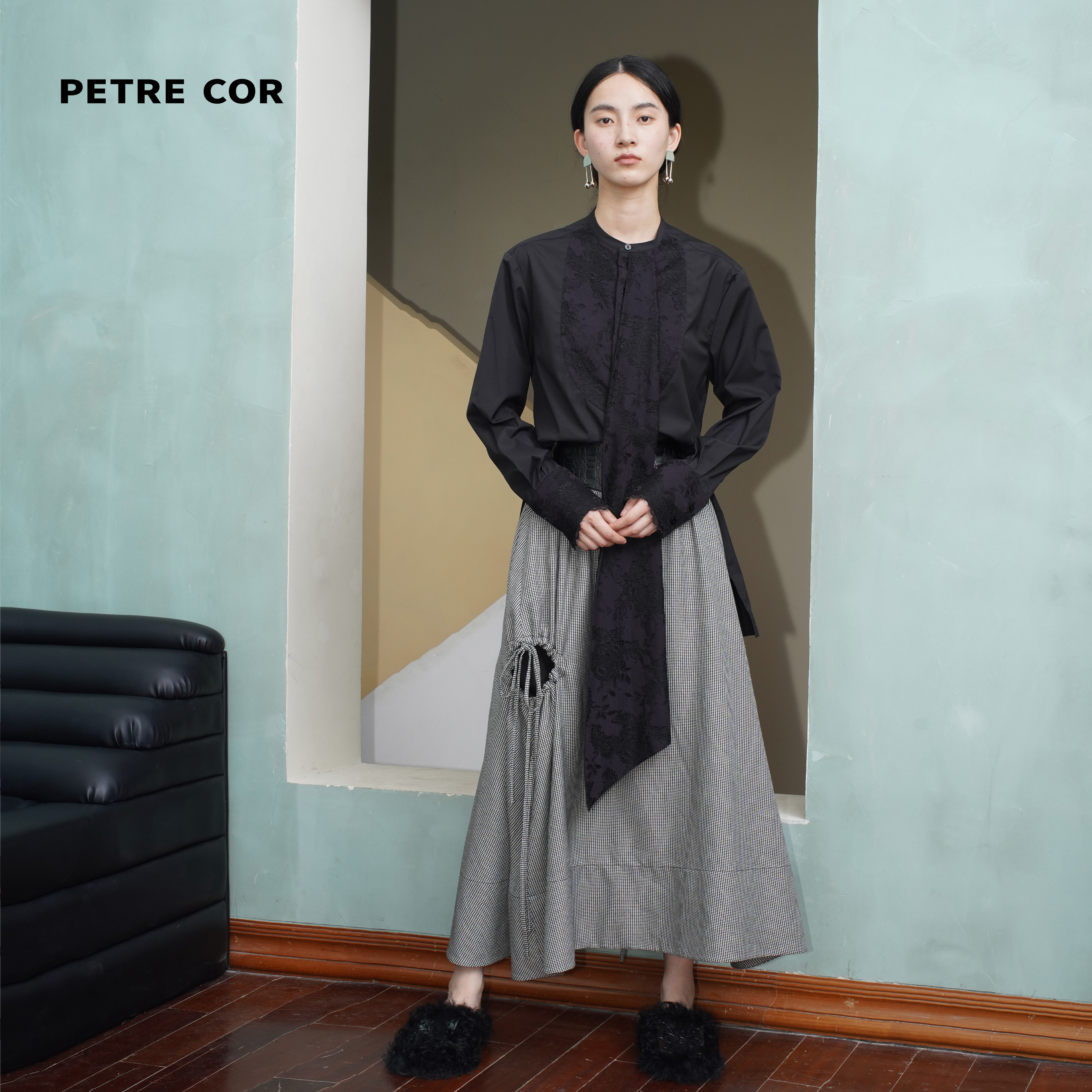 PETRE COR独立设计师官方店时尚百搭蕾丝领巾拼接衬衫-封面