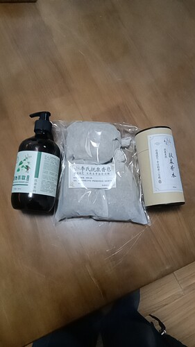 抚泉香系列，沐浴露1瓶，洗头露1瓶，抚泉水2瓶，抚泉包1包，