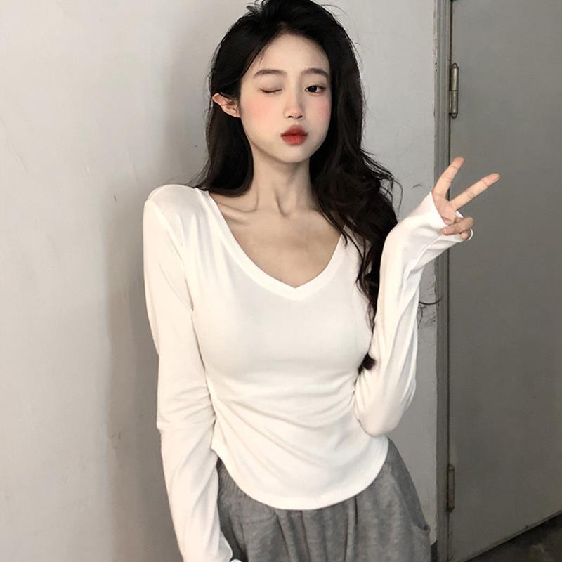 纯欲风V领修身长袖T恤女秋季2025新款显瘦辣妹别致学生上衣女装潮