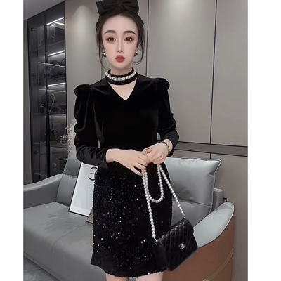 2025冬季新款法式高级感黑色丝绒亮片连衣裙女赫本风气质减龄显瘦