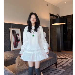 2025冬季新款加厚白色蕾丝拼接连衣裙女时尚百搭中长款减龄裙子