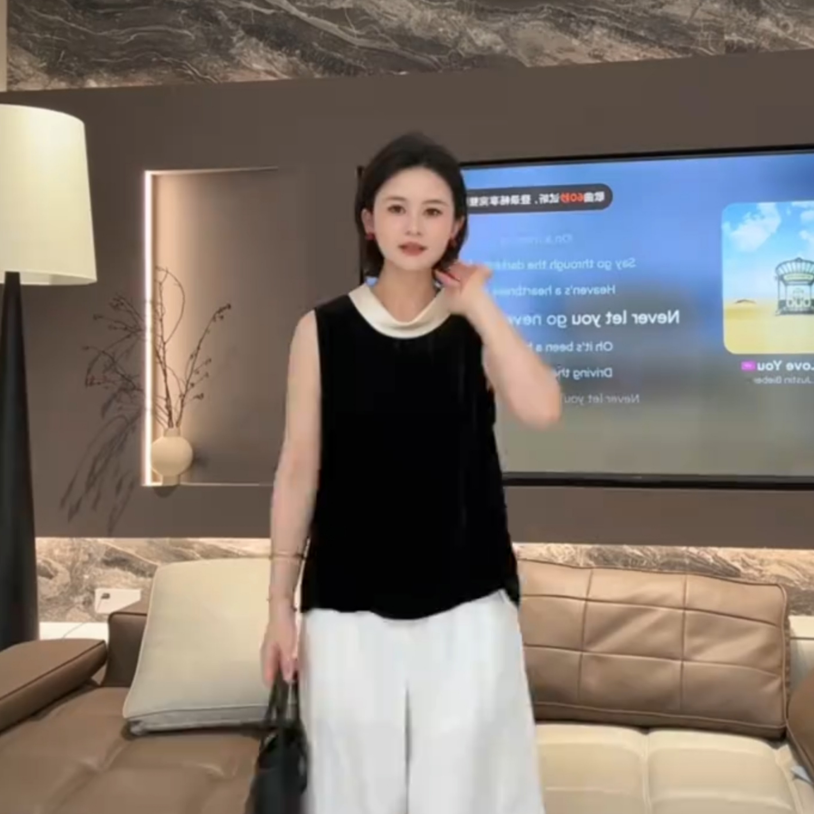 2026夏季新款休闲风黑色圆领无袖衬衫女减龄常规显瘦气质百搭上衣