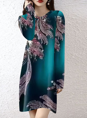 洋气中老年妈妈春秋长袖裙女大码减龄新款宽松印花碎花连衣裙