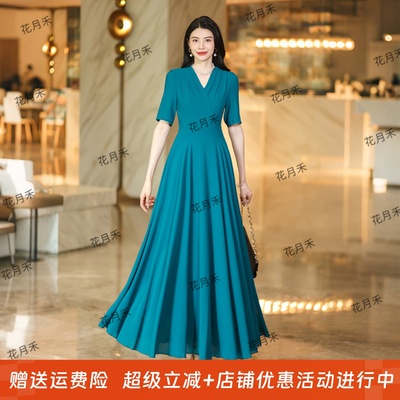 2025年春秋冬V领纯色连衣裙收腰显瘦长裙妈妈款短款小个子沙滩裙