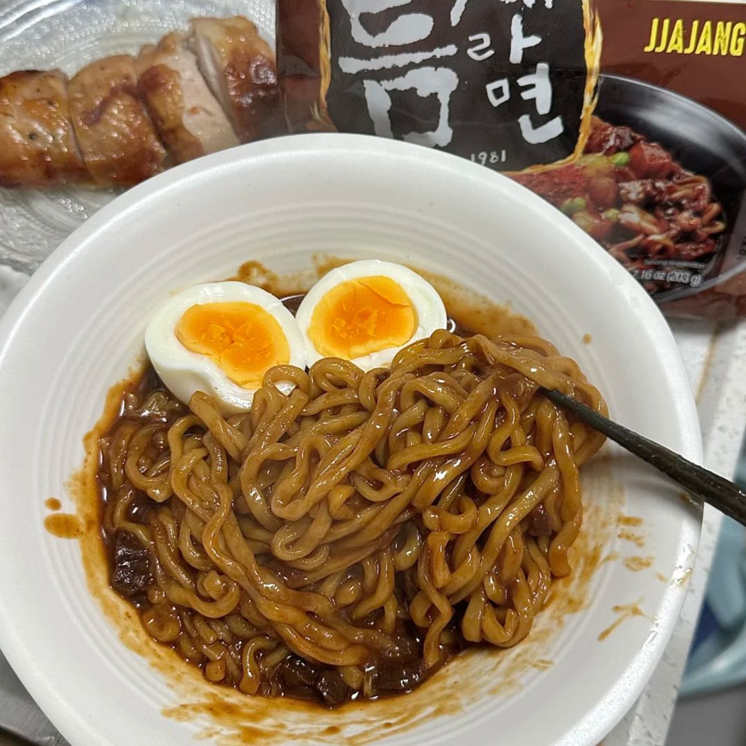 【手工制作】黑金儿童炸酱泡面周末宅家朋友聚会早餐夜宵常备素食