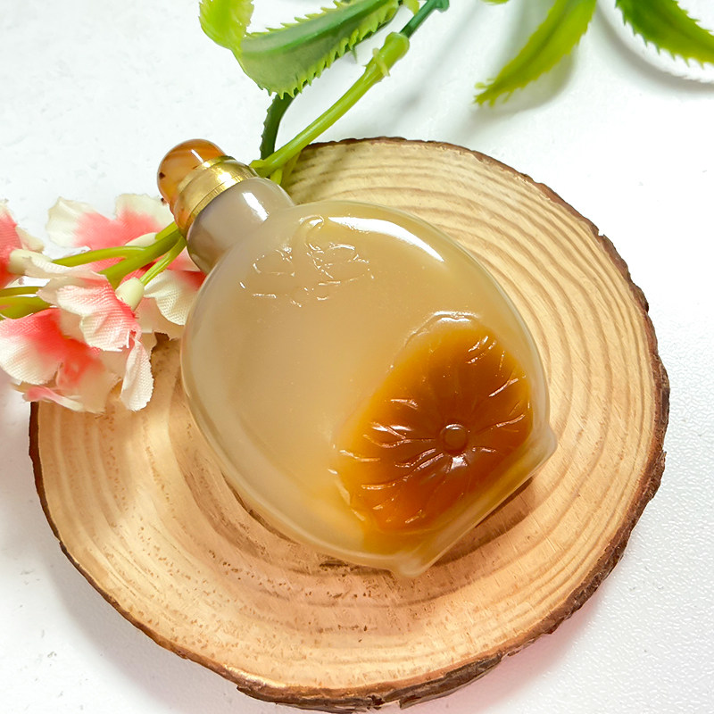 馥芳斋精品雕花玛瑙鼻烟壶