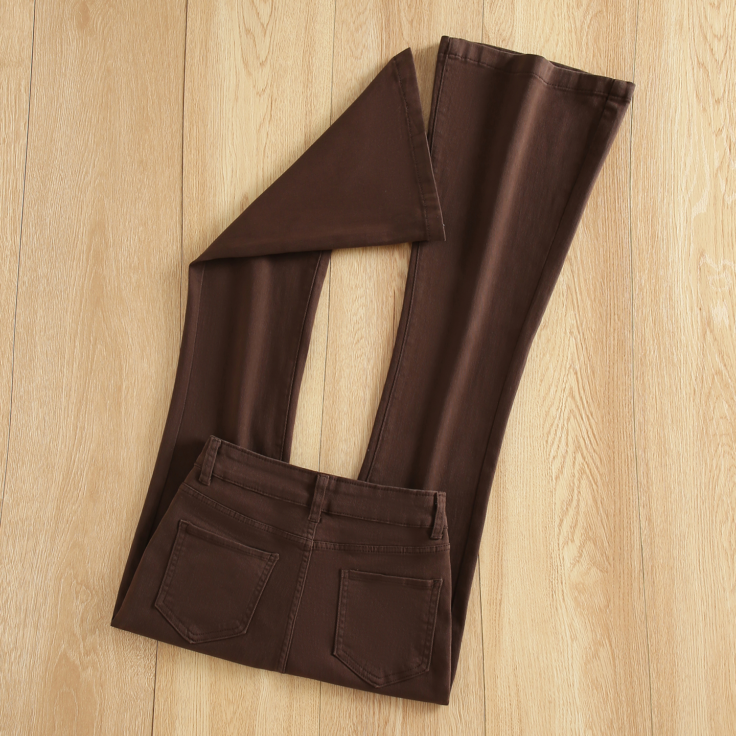 拉夏贝尔咖色喇叭牛仔裤女2025