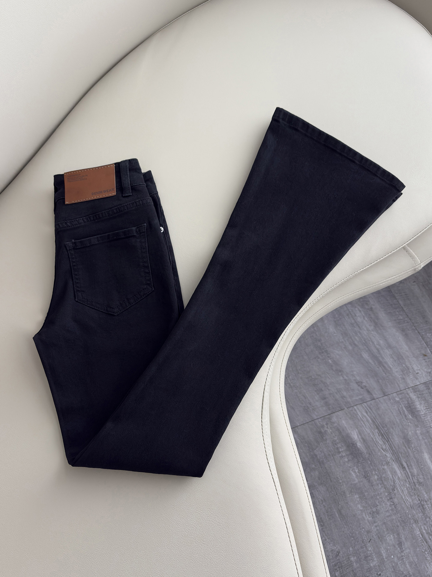 Lachapelle black fleece-lined slightly flared jeans for women, 2025 autumn and winter, high-waisted, slimming, elastic flared pants