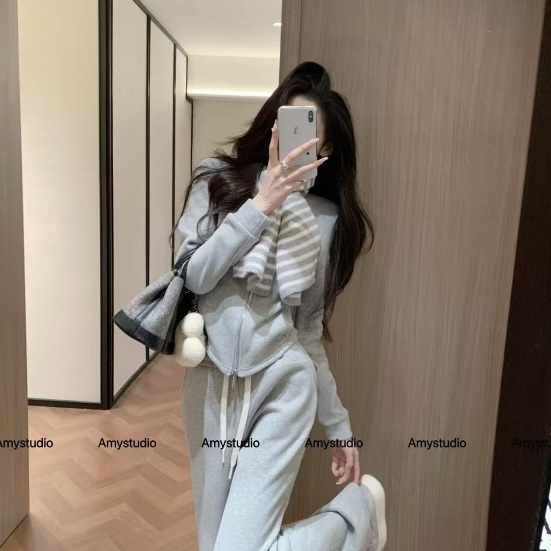 2025冬季新款韩版时髦洋气百搭加绒垫肩长袖上衣松紧腰休闲裤套装