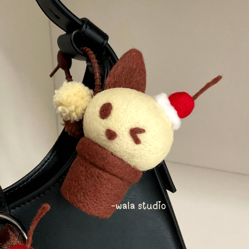 wala原创羊毛毡手作冰激凌挂件可爱樱桃包包挂饰治愈系包挂成品