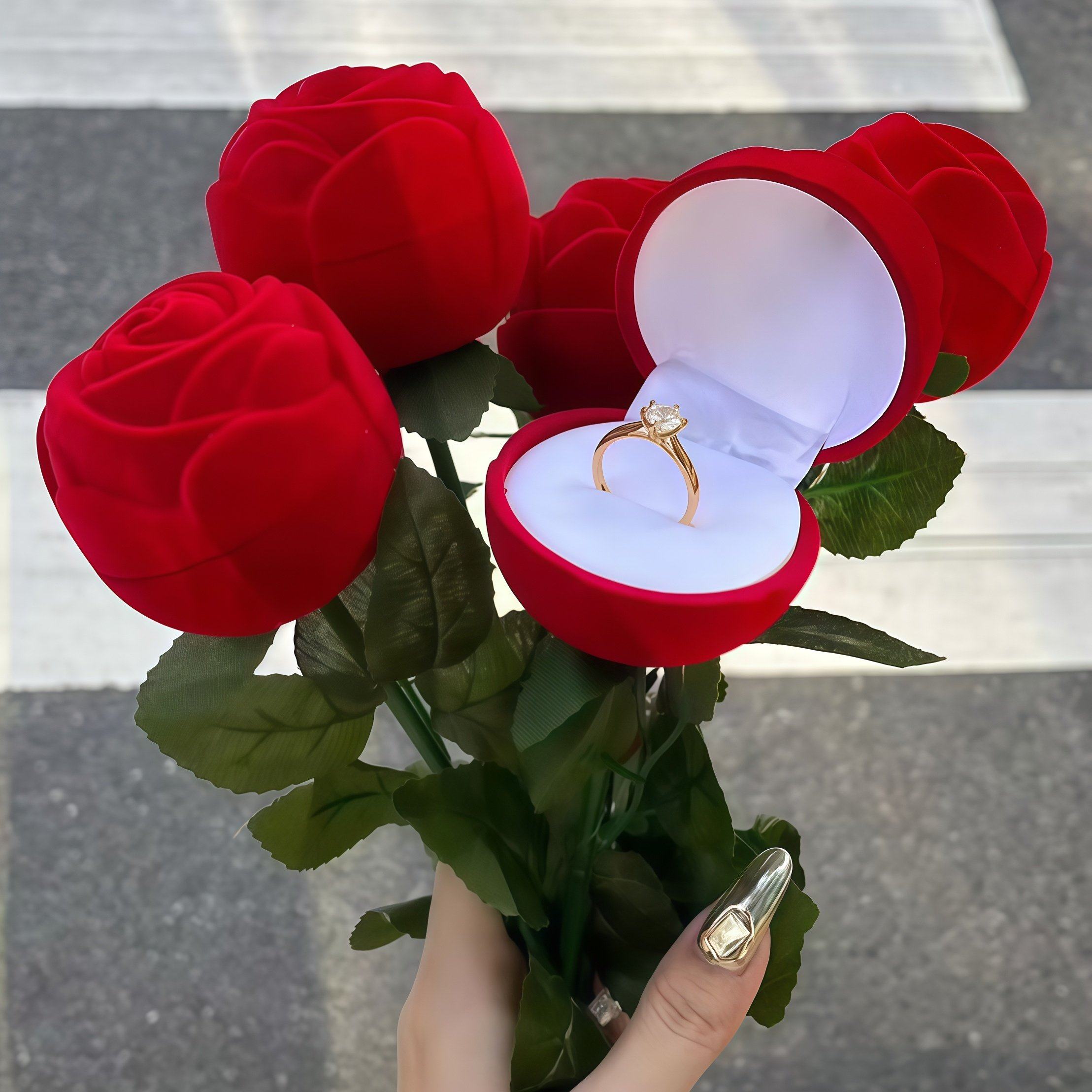 女朋友惊喜小礼物玫瑰花戒指盒2026情人节浪漫告白求婚首饰盒送